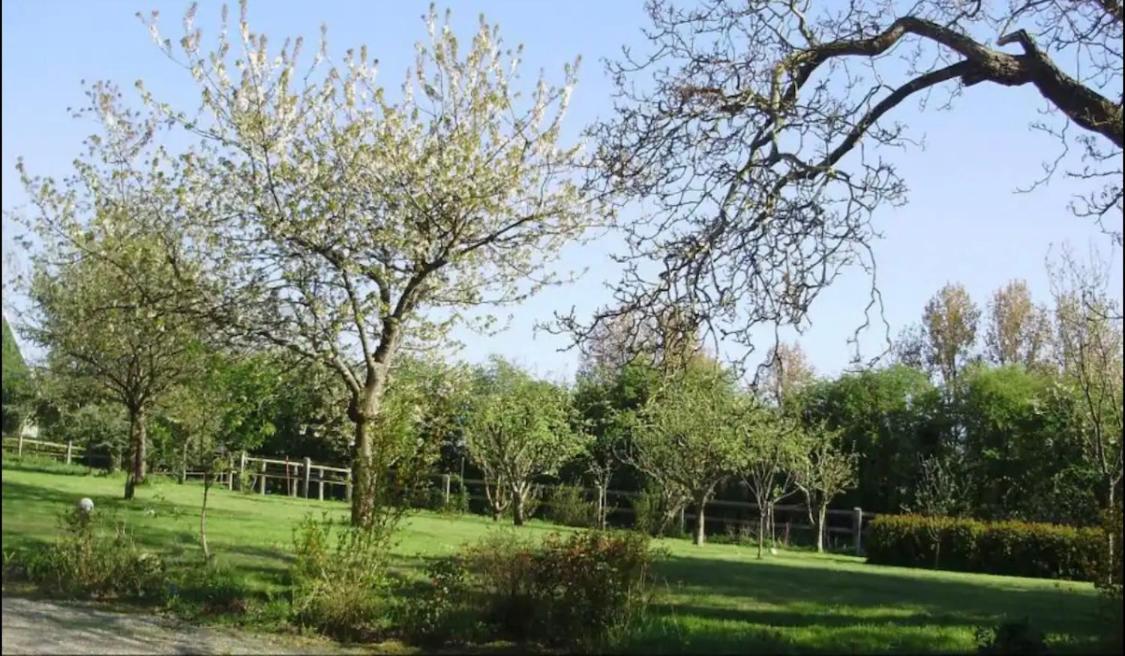 Gite A La Campagne Le Mesnil-Villeman Exterior photo